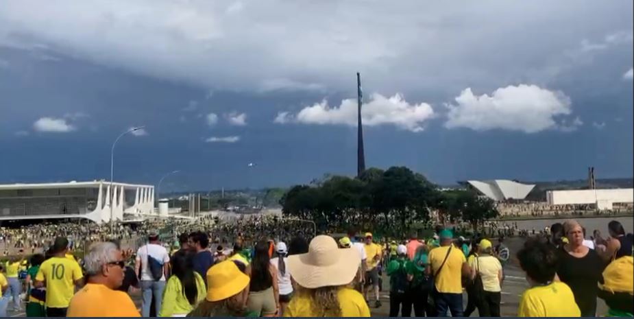 Comunidad internacional reacciona a los disturbios en Brasil