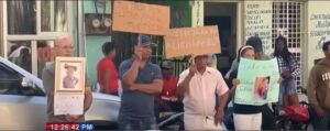 Familiares piden justicia contra padrastro acusado de matar hijastra en San Cristóbal