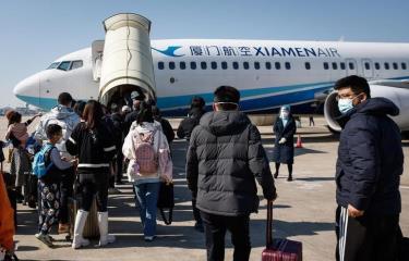 Pekín califica de "inaceptables" las restricciones a pasajeros de China