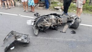 Mueren dos jóvenes embestidos por jeepeta en autopista Duarte