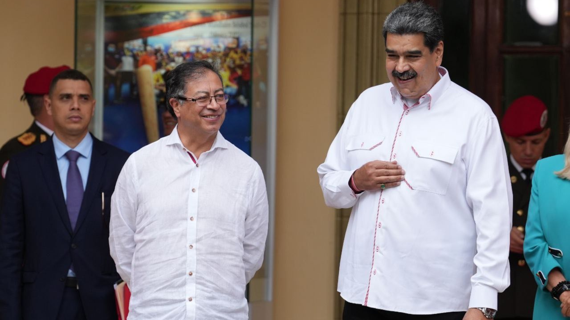 Se reunen en Venezuela Petro y Maduro tras apertura de fronteras