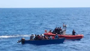 Interceptan un bote con 58 dominicanos y 7 haitianos en aguas de Puerto Rico 