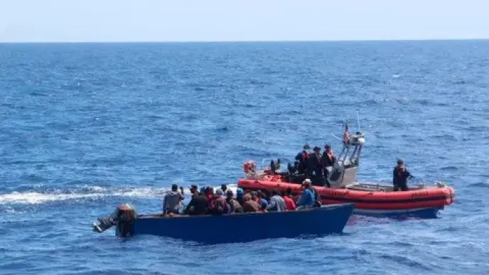 Interceptan un bote con 58 dominicanos y 7 haitianos en aguas de Puerto Rico