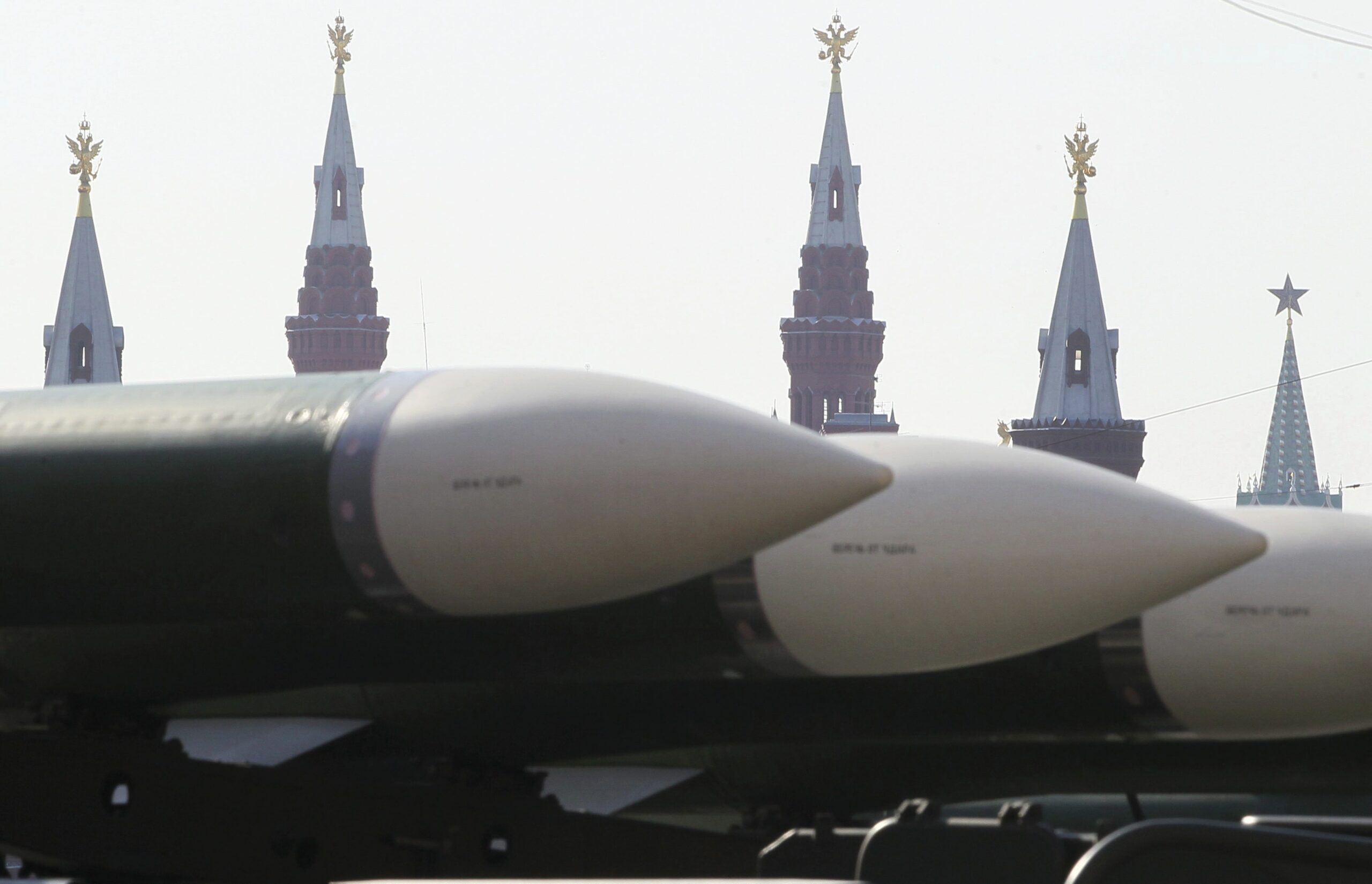 Rusia renuncia al desarme nuclear y se prepara para una larga campaña militar