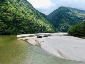Coop-Eclof participa en jornada de reforestación en la cuenca de la presa de Valdesia 