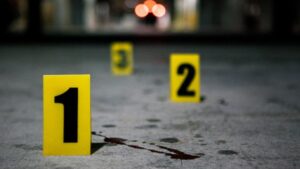 Encapuchado mata hombre; apresan otro por homicidio en Santiago