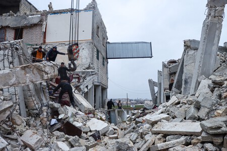 Suben a 25 mil los muertos por los terremotos en Turquía y Siria