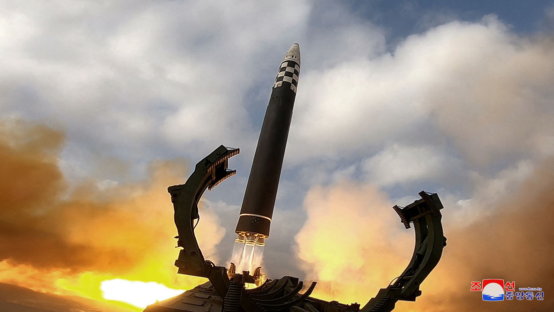 Corea del Norte lanza misil balístico que podría alcanzar EE.UU.