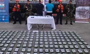 Colombiano y dominicano iban a bordo de embarcación con 189 kilos de cocaína
