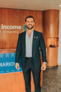 Mario Hajro: albanés mentor de finanzas exitoso en EE.UU.