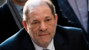 Sentencian a Harvey Weinstein a 16 años de prisión por cargos de agresión sexual en Los Ángeles 