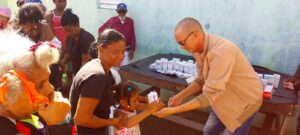 Partido Solidario Cristiano entrega medicinas a moradores de Baní