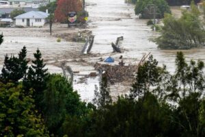 Más de 20 personas siguen incomunicadas en Nueva Zelanda tras paso de ciclón
