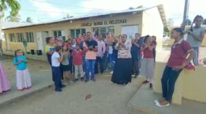 Padres, en María Trinidad Sánchez, reclaman nueva escuela; actual data de los 80 y está en mal estado