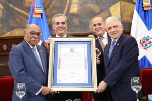 Presidente Abinader encabeza reconocimiento a trayectoria jurídica de Milton Ray Guevara