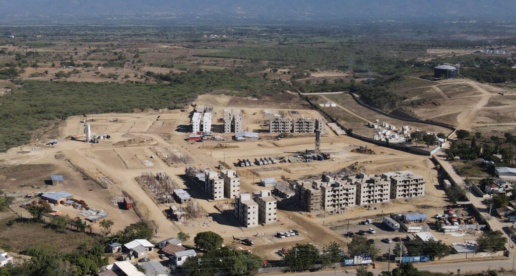 Ministro supervisa avances en la construcción de “Mi Vivienda Hato del Yaque” en Santiago