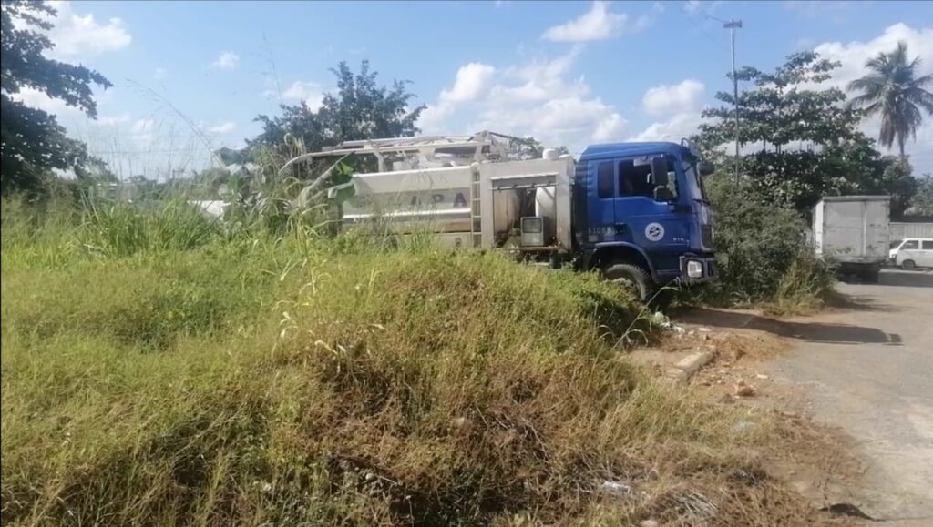 Autoridades continúan limpieza séptico donde encontraron esposos de La Guayiga