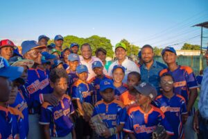 Inician remozamiento de play de béisbol en Jacagua de SDN