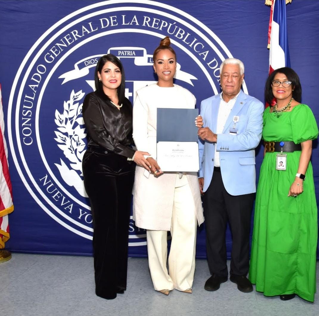 Consulado Dominicano de New York reconoce a la Dra. Yily de los Santos