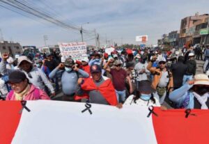 Perú reporta más de 70 puntos con tránsito interrumpido por las protestas