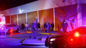 Un muerto y varios heridos tras un tiroteo en un centro comercial en Texas