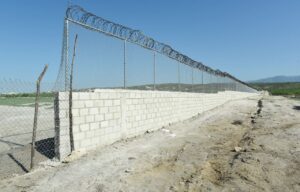 Muro fronterizo entre RD y Haití continúa en avance; afectados esperan compensación  