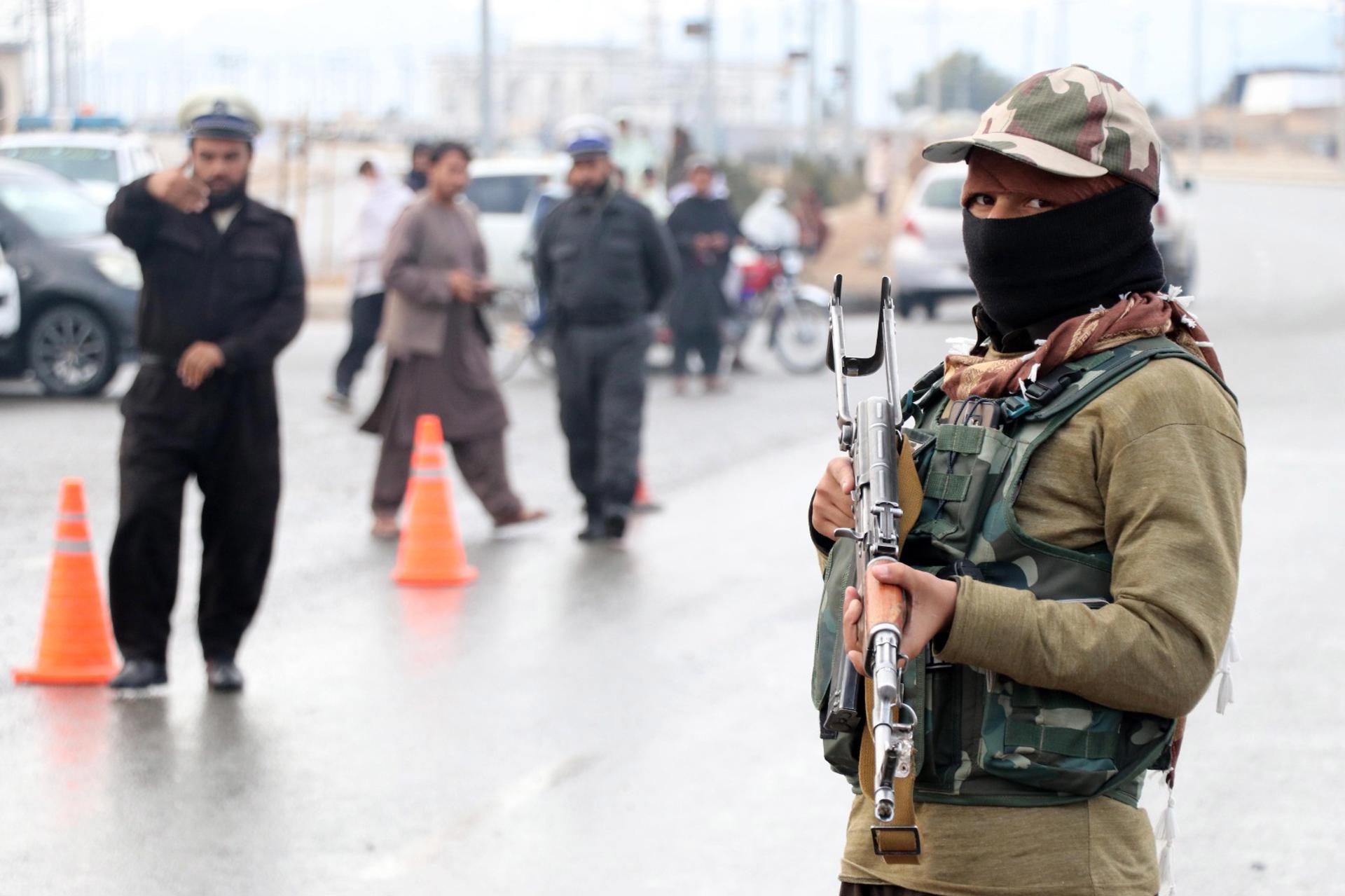 Atacante suicida causó atentado que acabó con gobernador talibán