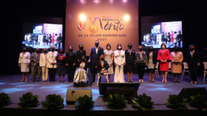 Presidente Abinader impone Medalla al Mérito de la Mujer a 14 damas destacadas

