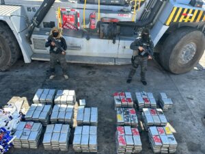 Asestan golpe al narcotráfico; incautan en Puerto Caucedo 436 paquetes escondidos en Isotanque