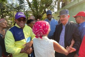 Danilo Medina a peledeístas de San Juan: “Aguanten… que falta poco”