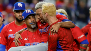 Edwin Díaz recibe malas noticias de su lesión en celebración con Puerto Rico