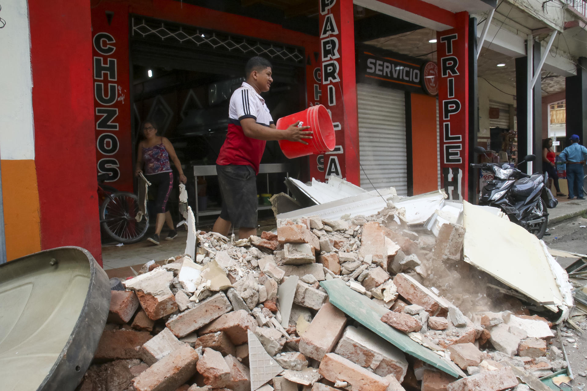 La cifra de heridos por el sismo asciende a 484 en Ecuador
