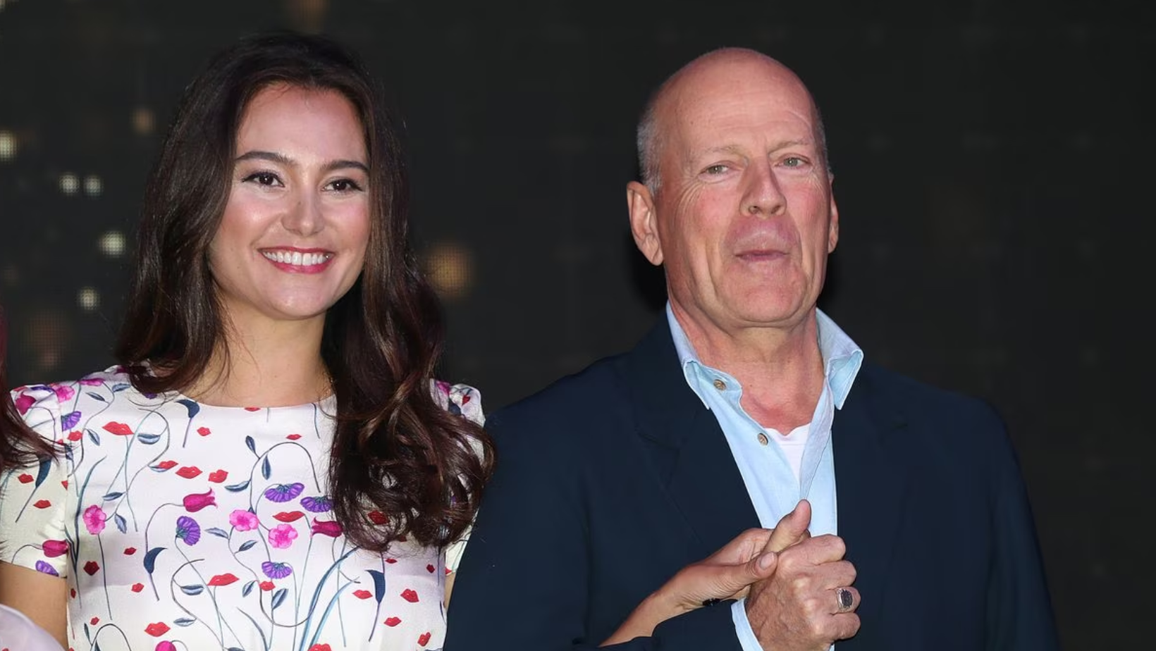 La esposa de Bruce Willis pide a los periodistas que no griten a su esposo