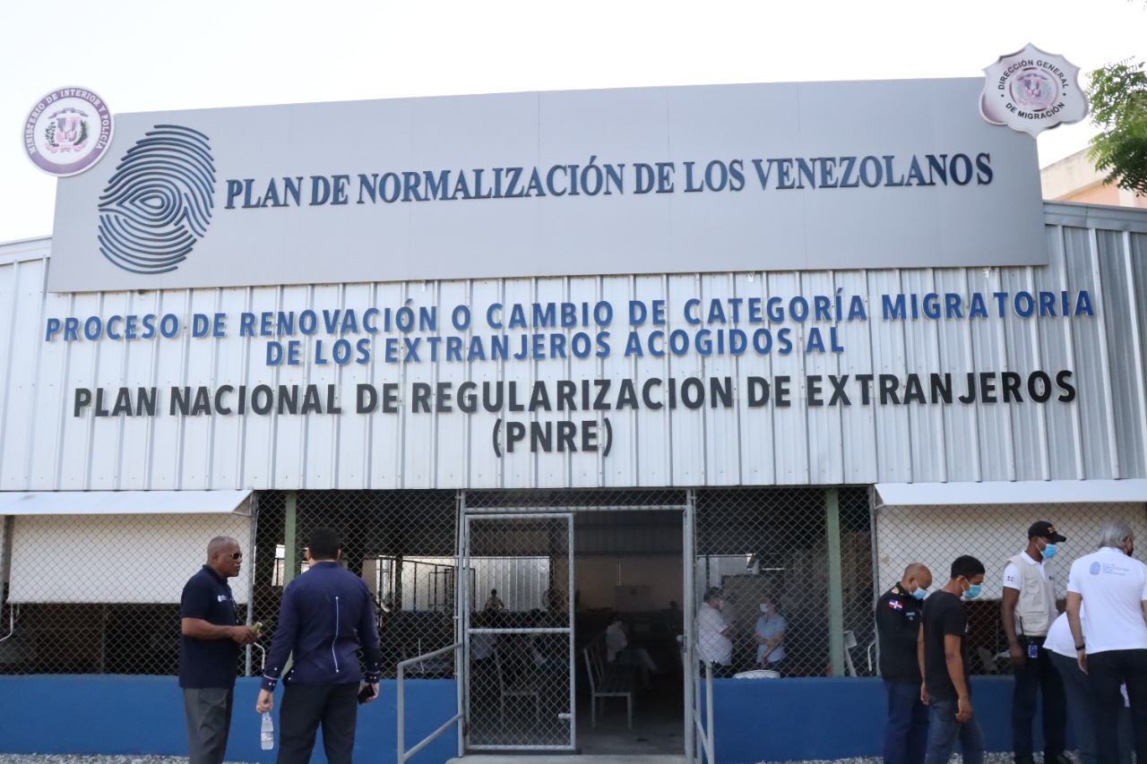 Migración desmiente haya reiniciado proceso de regularización de venezolanos ilegales en RD