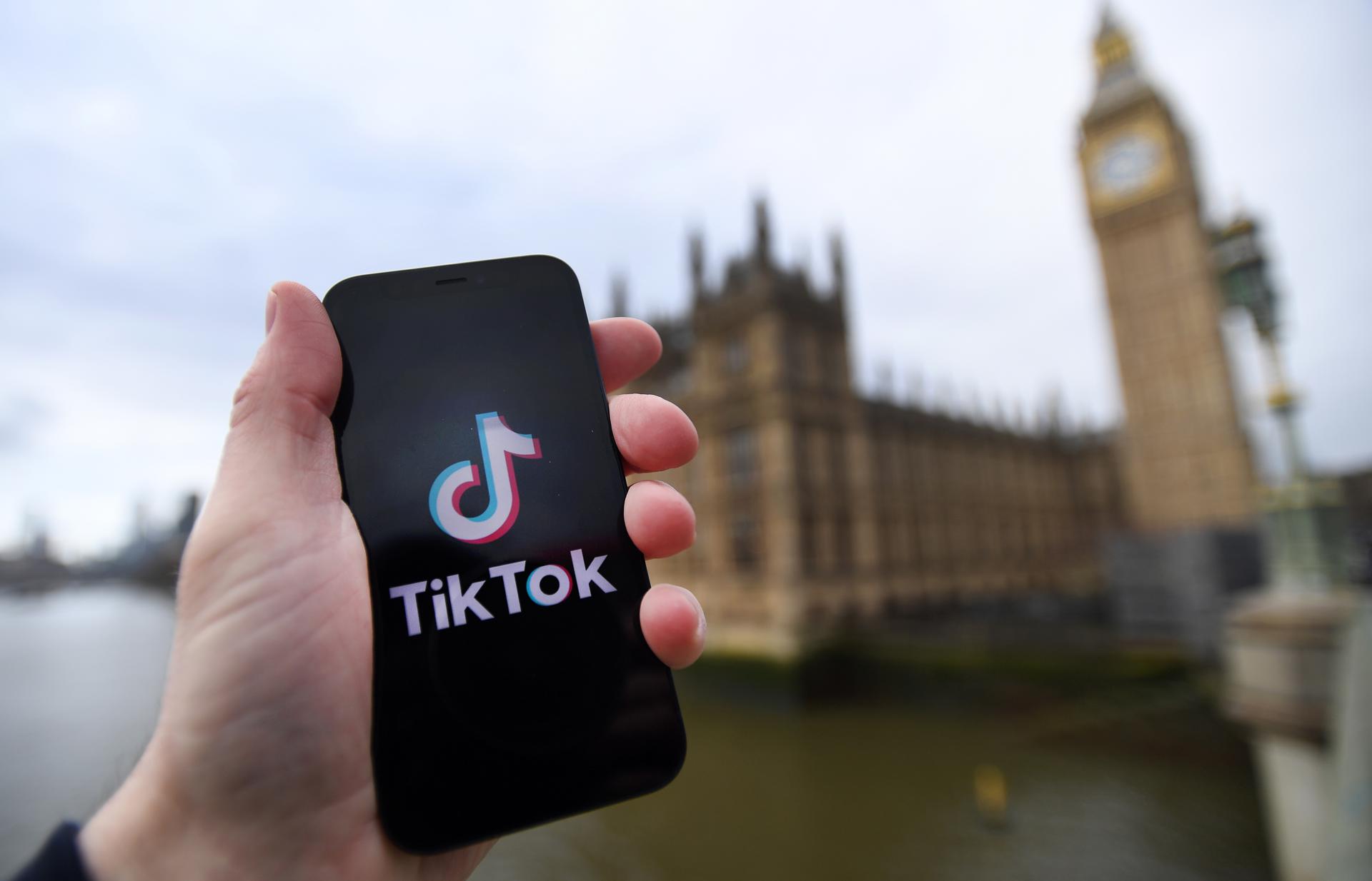 TikTok ve "decepcionante" el veto a su uso en móviles oficiales del Reino Unido
