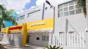 Hospital Regional Juan Pablo Pina de San Cristóbal recibe equipos para detectar la tuberculosis 