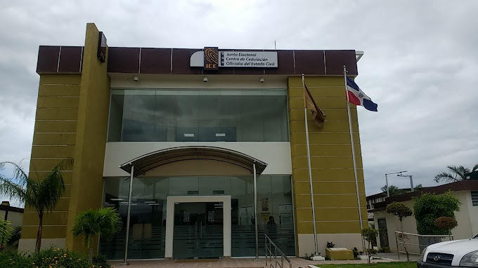 Empleados de Oficialía Civil de Azua denuncian que fueron cancelados sin ninguna justificación