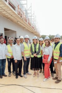 Raquel Peña y Carlos Bonilla supervisan construcción del Hospital Regional San Vicente de Paul