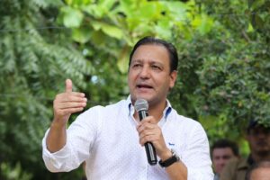 Abel Martínez pide al Gobierno bajar precios de los combustibles