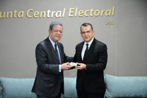 Padrón de FP depositado por Leonel Fernández en la Junta Central Electoral va rumbo a dos millones de afiliados