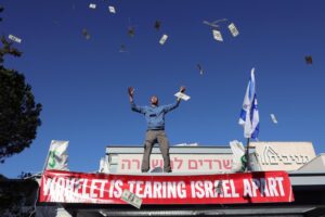 Miles de israelíes protestan contra reforma judicial