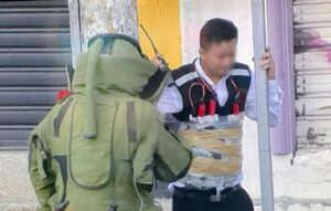 Rescatan a un hombre con explosivos al cuerpo en Ecuador
