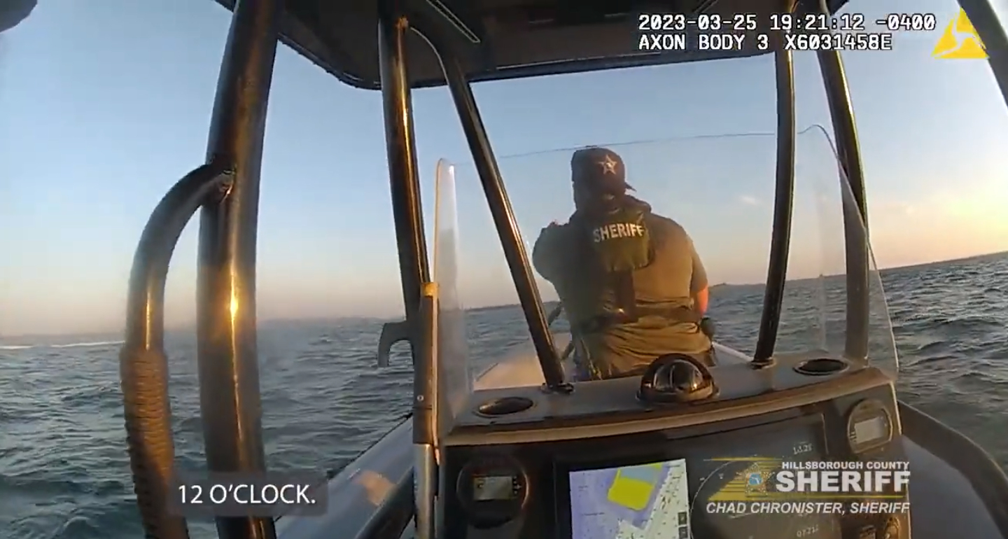 El rescate de joven en el mar tras caerse de un jet ski en Tampa