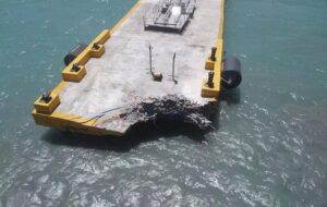 Barco impacta con puerto Taino Bay y daño parte de la estructura