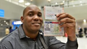 EEUU sube precios de visas de turistas, estudiantes y trabajadores