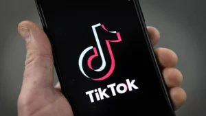 Reino Unido multó a TikTok por no proteger datos de menores de 13 años