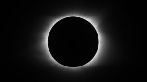 Raro eclipse solar híbrido ocurrirá esta semana