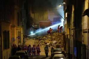 Tras derrumbe de edificio, autoridades encuentran cuerpos sin vida en Marsella 