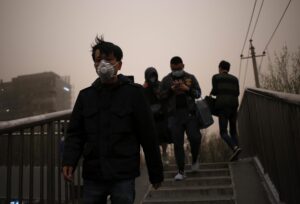 Fuertes tormentas de arena vuelven a azotar Pekín y el norte de China