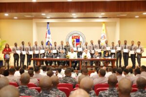 Entregan certificados a 100 policías recibieron capacitación en derechos humanos  